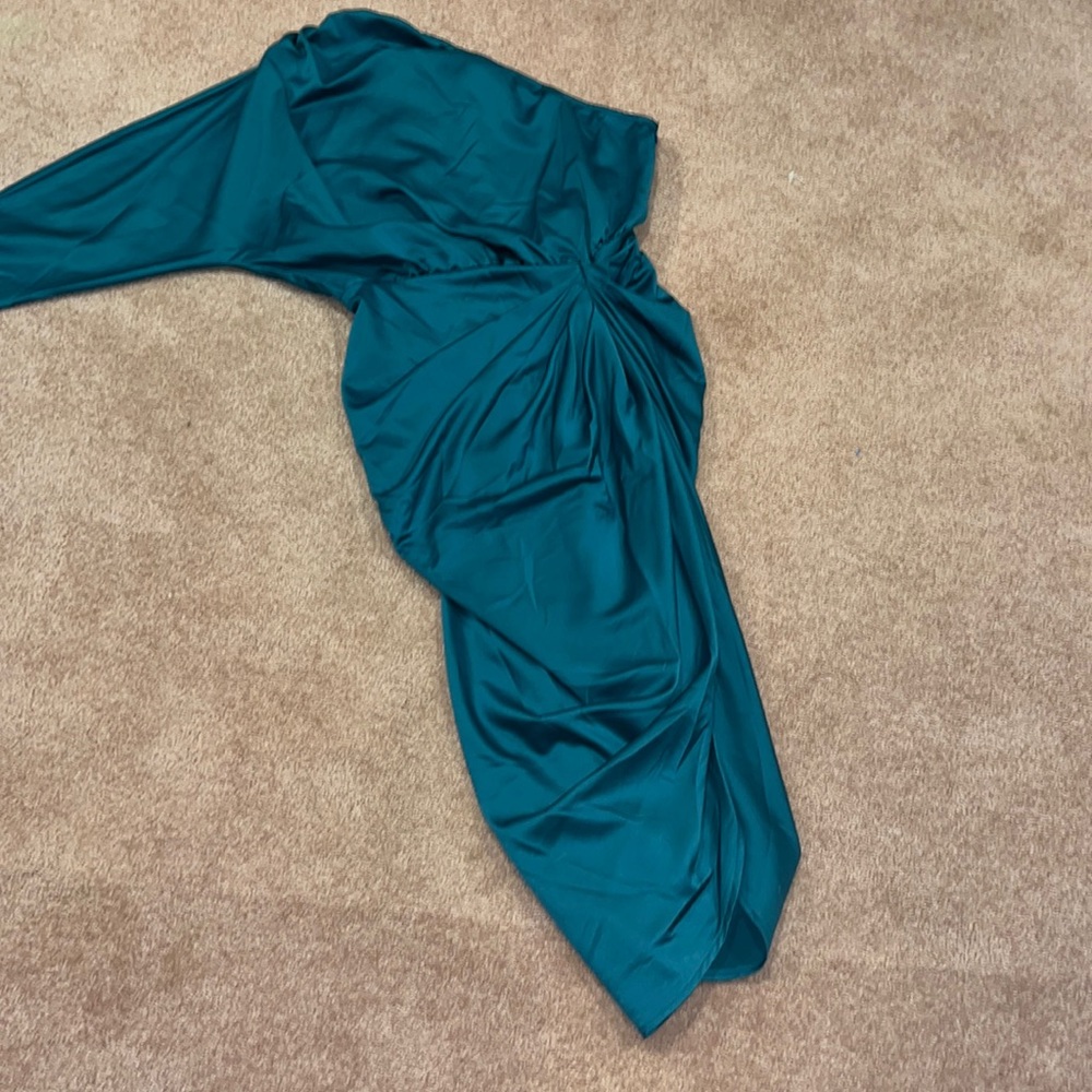 Beautiful satiny feel emerald green one shoulder dress